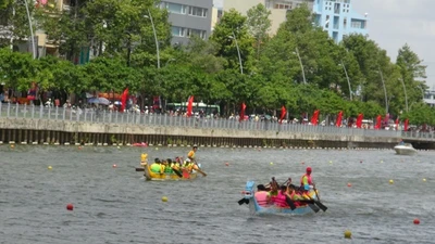Quận 8 chiến thắng áp đảo tại giải đua thuyền truyền thống TP.HCM