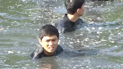 Clip lực lượng cứu hộ dò tìm thi thể cháu bé bị ngã xuống sông 