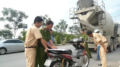 Xe bồn va chạm xe máy, hai nữ sinh chết thảm