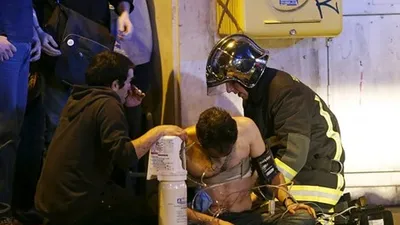 Clip hiện trường vụ khủng bố ở Paris, 158 người chết