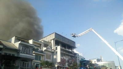 Clip cháy lớn ở trung tâm Sài Gòn