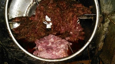 'Biến' thịt heo, trâu trôi nổi thành món bò né thơm ngon