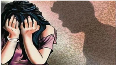 Mới cởi quần áo có phạm tội hiếp dâm?