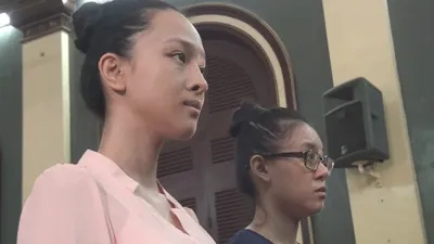 Hoa hậu Phương Nga cảm ơn nhưng không trả lời luật sư