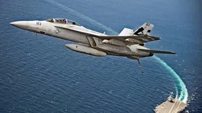 Chiến đấu cơ Mỹ lần đầu cất cánh từ siêu tàu sân bay