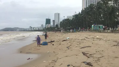 Biển Nha Trang hoang tàn sau bão Damrey 