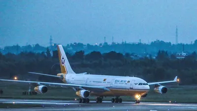 Clip: 'Cung điện bay' của quốc vương Brunei đến Đà Nẵng