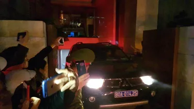 Clip: Xe công an rời khỏi nhà ông Vũ 'nhôm' ở Đà Nẵng