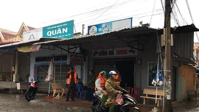 Người dân thị trấn Gành Hào sơ tán để tránh bão Tembin