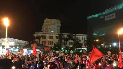 Người Nha Trang ra đường ăn mừng chiến thắng của U23 VN