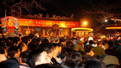 Lắp camera xử lý hành vi phản cảm tại lễ hội Đền Trần