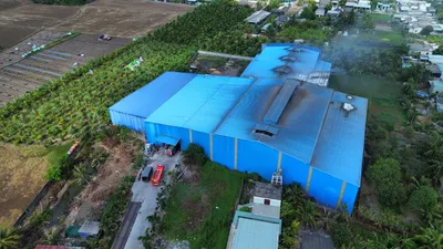 Khói vẫn âm ỉ trong vụ cháy nhà máy xay xát lúa gạo ở Long An