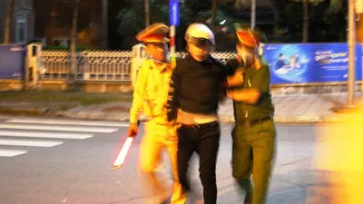 Đà Nẵng: Nam thanh niên lao thẳng xe vào cảnh sát giao thông 