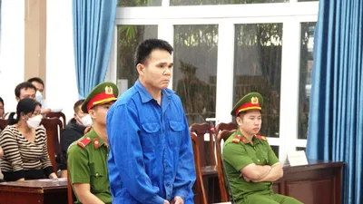 Mua xăng đốt nhà con nợ vì tức con nợ chây ì