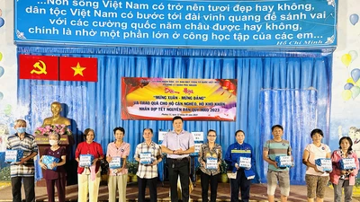 Chăm lo Tết cho các hộ dân có hoàn cảnh khó khăn