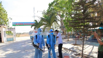 Ninh Thuận tất bật phun thuốc khử trùng chống dịch COVID-19
