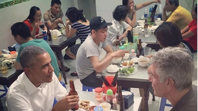 Người ăn bún chả với Tổng thống Obama là ai?