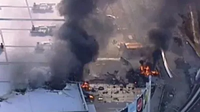 Máy bay rơi trúng trung tâm mua sắm Úc