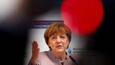 Ông Trump hoãn cuộc gặp với bà Merkel vì bão