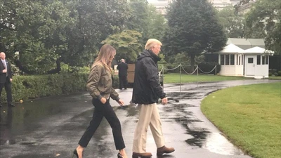 Giải oan cho bà Trump vụ mang giày cao gót thăm bão