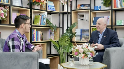 Cựu Đại sứ Anh Mark Kent gợi ý cách Việt Nam thu hút đầu tư nước ngoài