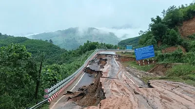 Đèo Khánh Lê xuất hiện thêm điểm sạt lở, sụp lún cả một đoạn đường