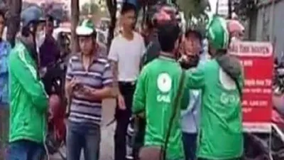 Tài xế Grab gọi người tới trả thù xe ôm giành khách 