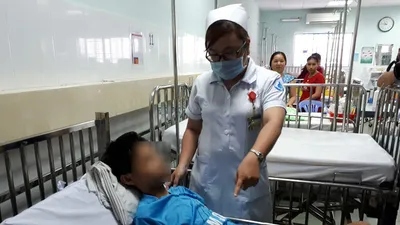 Cho tim ngừng đập để lấy cây kim trong tim bé trai