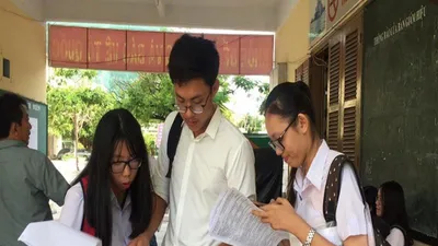 Đề thi tiếng Anh dễ thở với... học sinh chuyên Anh