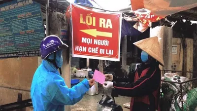 Dịch COVID-19: Người dân TP Chí Linh dùng tem phiếu đi chợ