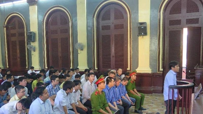 Xét xử đường dây đánh bạc 'người dệt mộng'