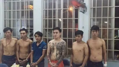 Đại ca liên tục bị cướp ngôi vì chỗ bảo kê hái ra tiền