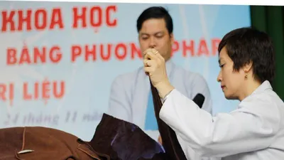 Chữa bệnh bằng lửa ở đâu để không tiền mất tật mang? 