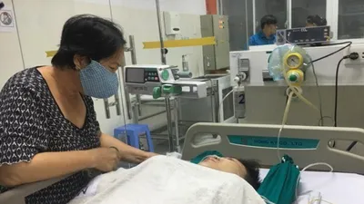 Vụ cây đổ ở TP.HCM: 1 học sinh bị chấn thương cột sống cổ 