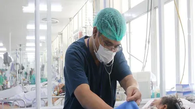 Người đàn ông bị rắn hổ chúa cắn được ngưng thở máy