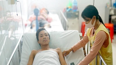 Chuyện chưa kể của bác sĩ và bệnh nhân bị rắn hổ mang chúa cắn