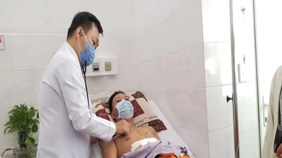 Bác sĩ bỏ qua thủ tục, cứu người đàn ông bị đâm thủng tim