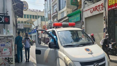 1 ngày ở TP.HCM, BN 1883 đi 3 quán cafe, bún bò và massage