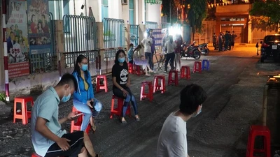 Xét nghiệm khẩn trong đêm người về TP.HCM từ 4 địa phương 