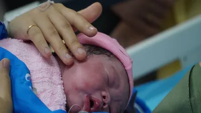 Hạnh phúc vỡ òa nơi các công dân nhí chào đời vào ngày đầu năm 2022