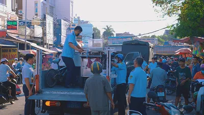 Xử lý dứt điểm tình trạng ùn tắc, kẹt xe vì chợ tự phát 