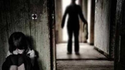 Dâm ô con gái và cháu họ bạn nhậu