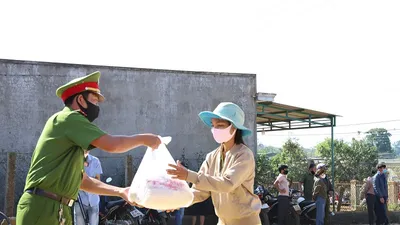 Hơn 120 tấn gạo đến tay người nghèo Đắk Lắk