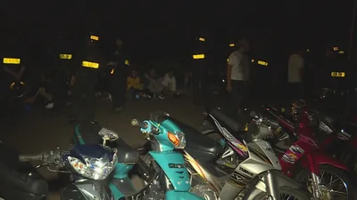 Cảnh sát ngăn chặn hàng chục người đua xe trái phép