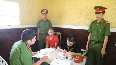 Bắt nhóm làm giả giả hơn 400 Giấy phép lái xe