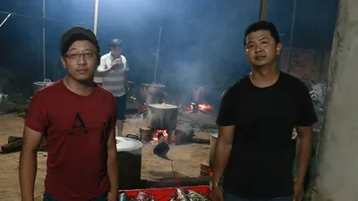 Người dân Đắk Lắk gói bánh tét gửi tặng đồng bào miền Trung 