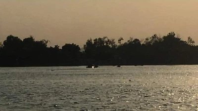 Xe ô tô bất ngờ lao xuống sông, 2 người thương vong