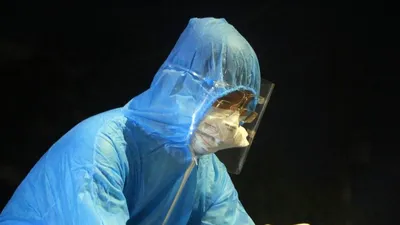 Trắng đêm lấy mẫu xét nghiệm COVID-19 cho 40.000 dân ở Bình Dương