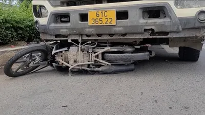 Bình Dương: Xe bồn húc văng nhiều xe máy đang chờ đèn đỏ