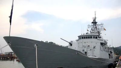 Tàu hộ vệ tên lửa Hoàng gia New Zealand tới Đà Nẵng